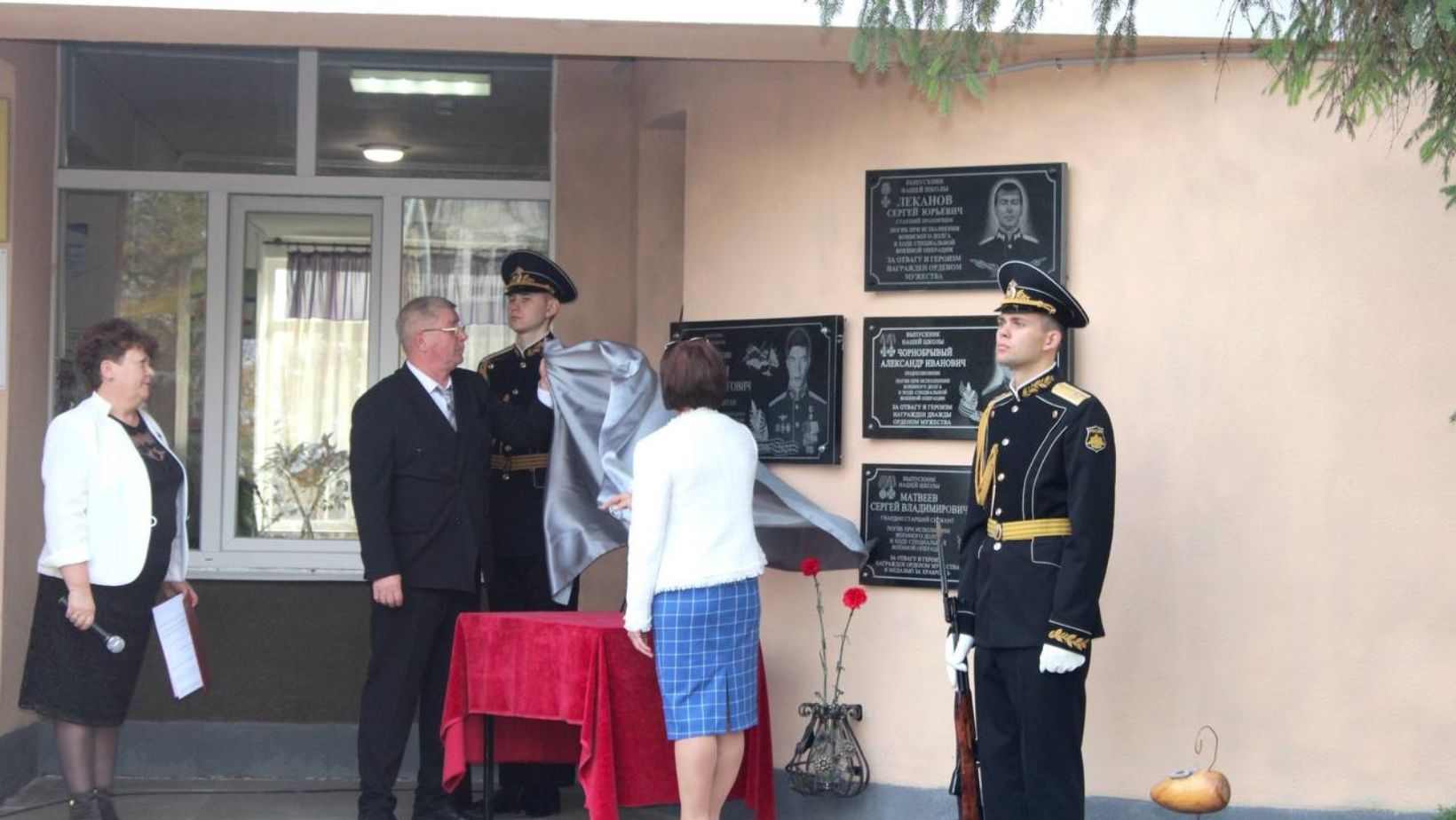 відкриття меморіальної дошки на школі №2 в пгт. Гвардійське